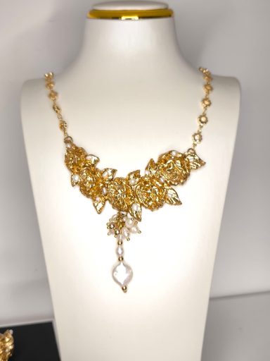 Colgante rosal trepador + perlas: 79€